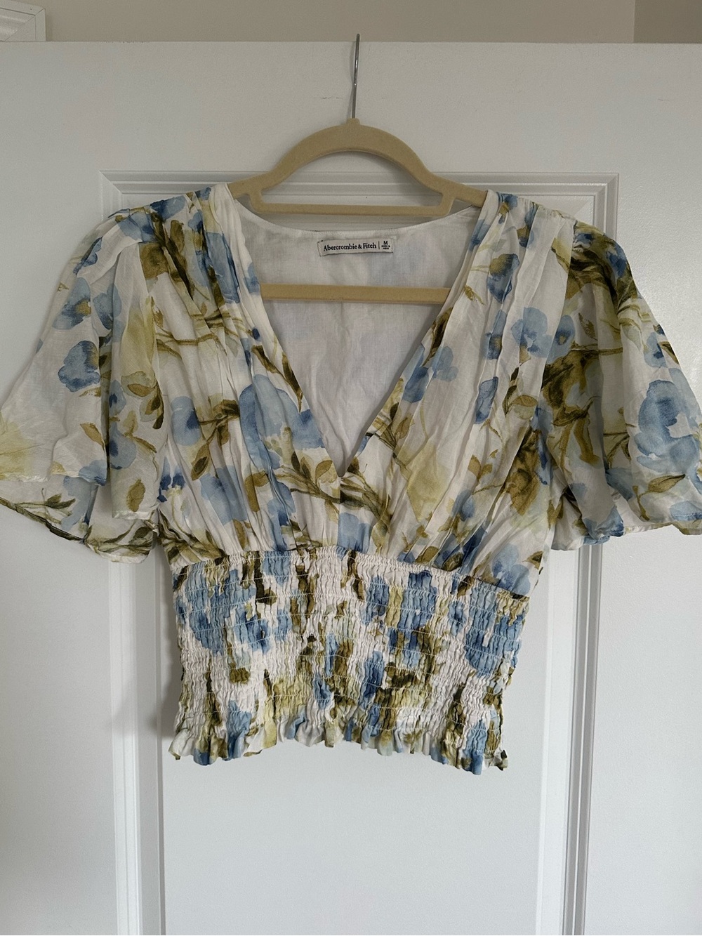 Abercrombie & Fitch White Floral V-Neck Smocked Crop Top